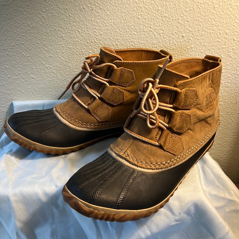 Size 8.5 Sorel boots